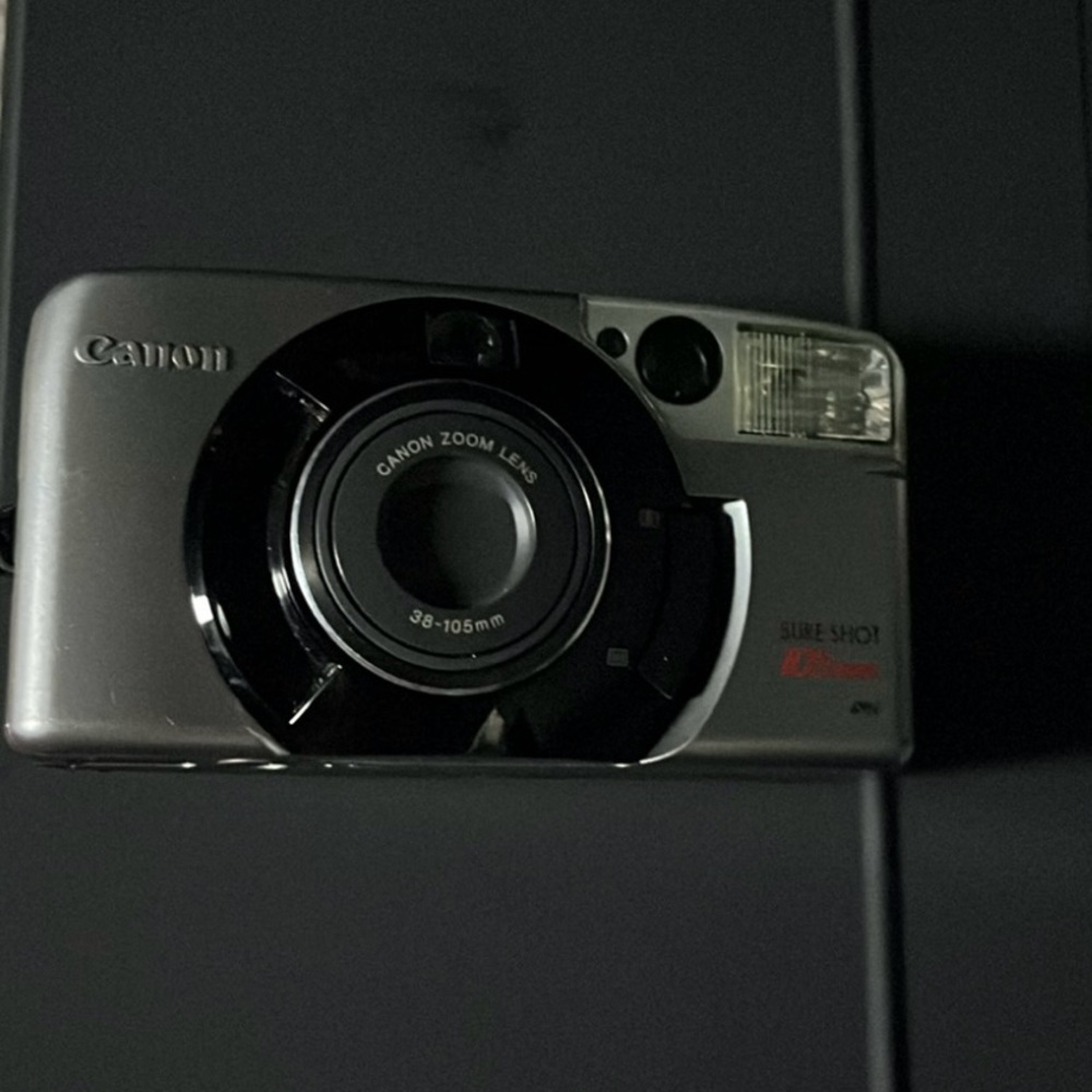 canon sure shot 105 zoom *point and shoot camera*